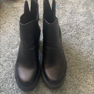 Black Steve Madden platform Chelsea boot
